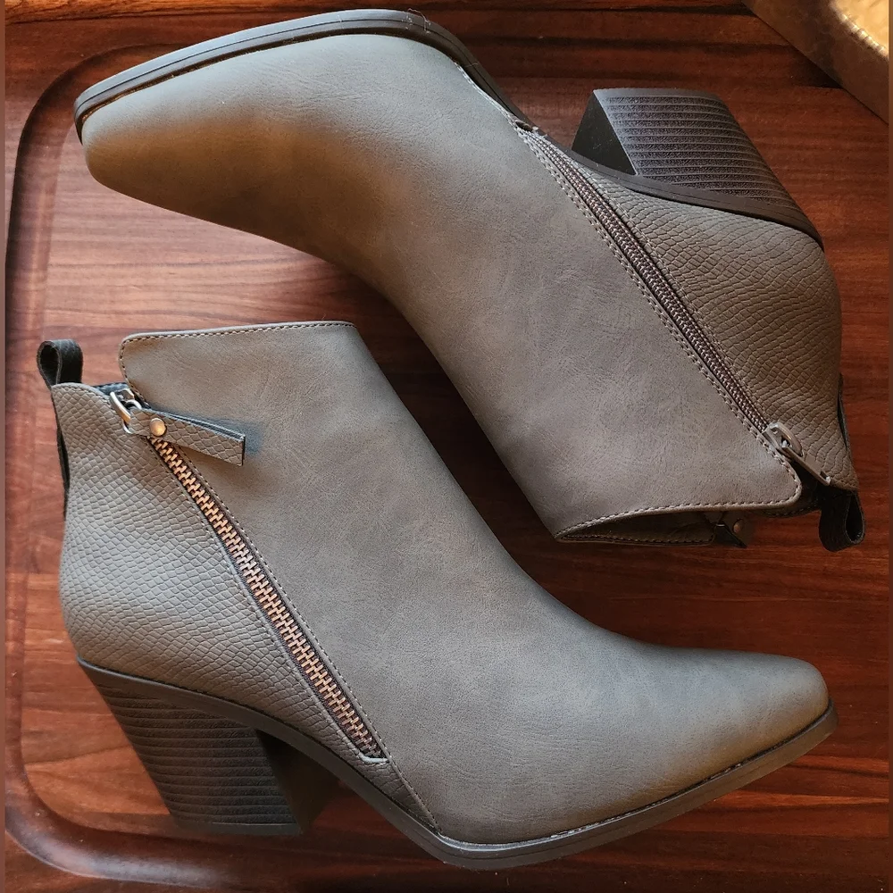 JustFab Just FabGrey Carlee‎ Side Zip Ankle Booties NWOB